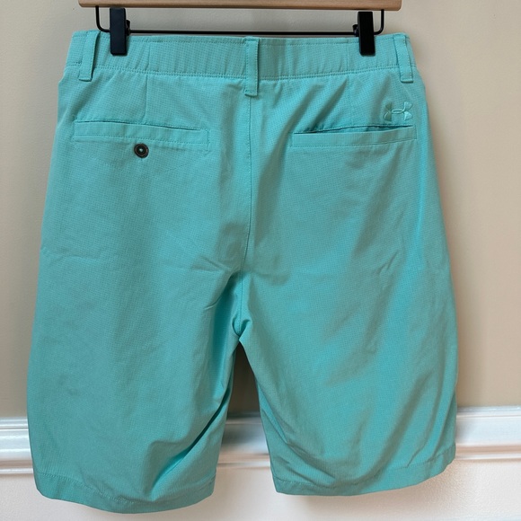 Under Armour Golf Shorts - Picture 3 of 3